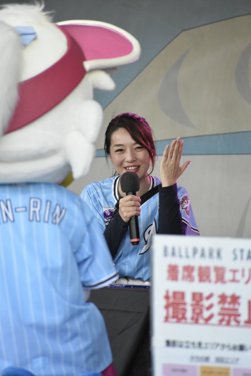 つば九郎が12球団イチと手腕を認めた千葉ロッテmcこなつお姉さんが結婚 卒業を発表 日本野球界の損失 でもおめでとう Togetter