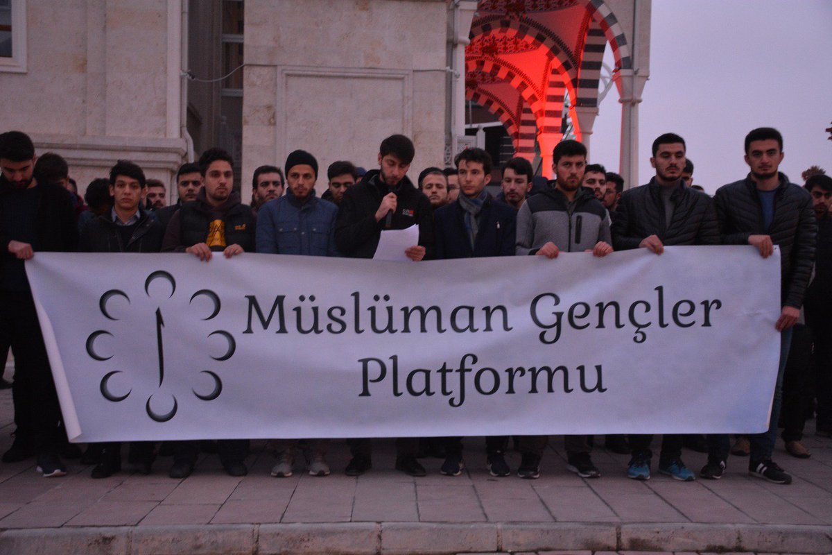 Müslüman Gençler Platformu olarak, Allah'ın Kur-an'ı Kerimdeki hep birlikte Allah'ın ipine sımsıkı sarılın, parçalanıp bölünmeyin emrine binaen bugün İbrahim Hakkı Konyalı camiinde sabah namazında bir araya geldik.