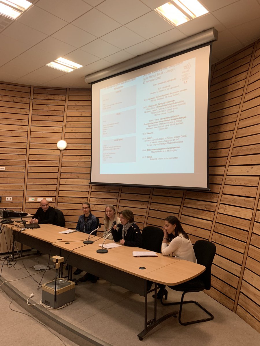 Séminaire <a href="/aclimoges/">Académie de Limoges</a> « Vers le bilinguisme à l’école primaire » : tables rondes, rencontres enseignants / assistants et locuteurs natifs / ateliers avec #canope. Une belle dynamique pour l’apprentissage des langues vivantes de la maternelle au collège avec <a href="/AnneLaude1/">Anne Laude</a>