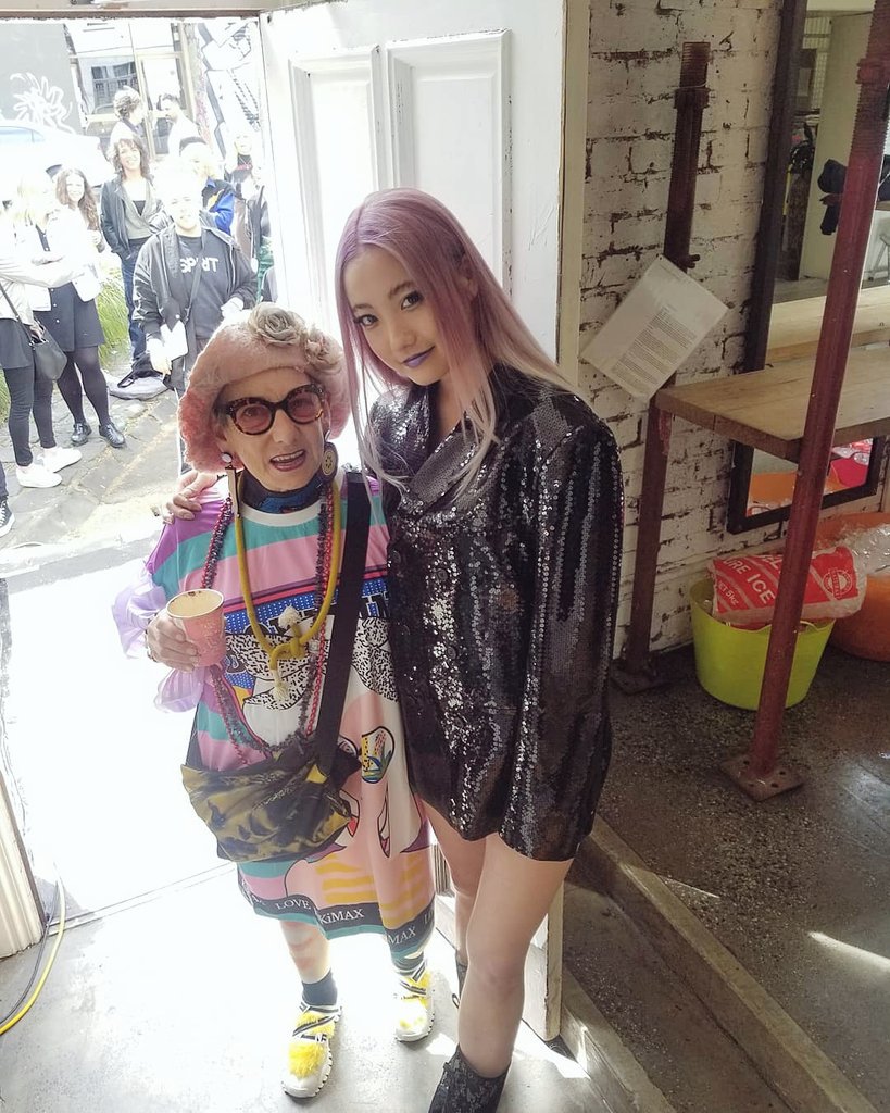 𝙍𝙀𝙄𝙈𝙄 (@reimi_official) on Twitter photo ヘアショーでしたーん!
Reposted from <a href="/_reimi/">Reimi Kajikawa</a>._____ (<a href="/get_regrann/">get_regrann</a>) - Out door runway🍇💜✌️✌️✌️
@bibasalonsofficial
💄メイクは自分でやっちゃった。笑
#fashionlook #hairshow
instagram.com/p/B48u35GJ4Br/… ヘアショーでしたーん!
Reposted from <a href="/_reimi/">Reimi Kajikawa</a>._____ (<a href="/get_regrann/">get_regrann</a>) - Out door runway🍇💜✌️✌️✌️
@bibasalonsofficial
💄メイクは自分でやっちゃった。笑
#fashionlook #hairshow
instagram.com/p/B48u35GJ4Br/…