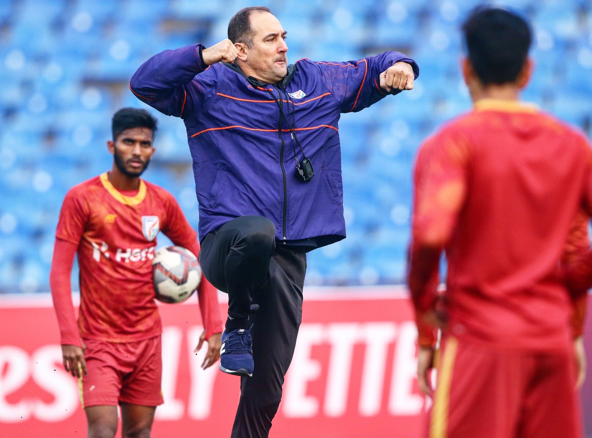 IndianFootball's tweet photo. 🗣️ @stimac_igor: "This is a team for the future 🔥 and we are in the process of becoming a tough team 👊🏻 to play against ⚔️"

#BackTheBlue 💙 #IndianFootball ⚽ #BlueTigers 🐯 https://t.co/jUnDVWuvc5