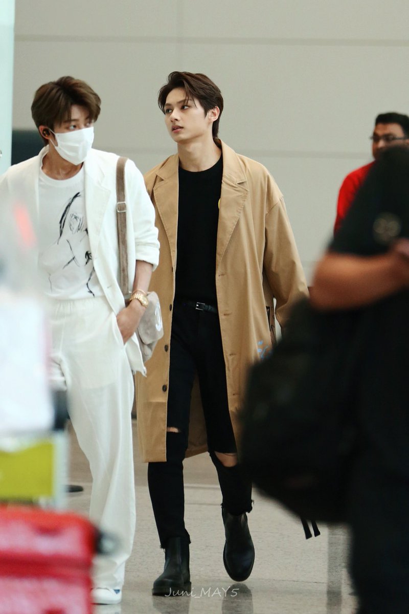 Juni_MAY5's tweet photo. 191117 CAN🛬
진짜 진짜 오래만~~~ 
#세븐틴 #SEVENTEEN #준 #문준휘 #JUN #文俊辉 https://t.co/mLVSZJbm1e