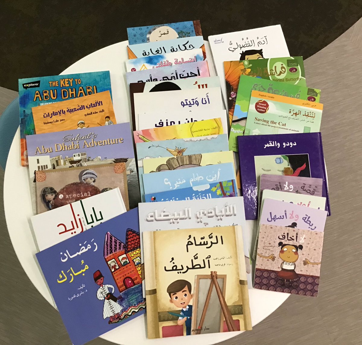 ReptonADLibrary's tweet image. More than 100 Arabic, bilingual and UAE books have been received today at #frylibrary, just in time for #UAEnationalday ! Can’t wait for the students to start checking them out! Here’s a sneak peek 🇦🇪 #UAEschools