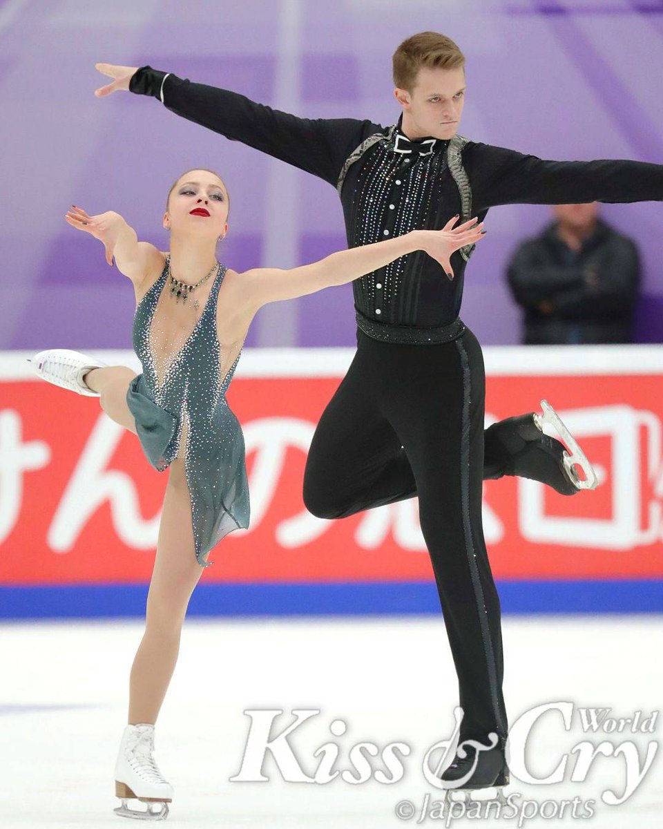 アプリマガジン Kiss Cry World 公式 Gps 第5戦 ロステレコム杯 Photo レポート オフショット 1 デニス ヴァシリエフス 選手 ステファン ランビエール 氏と共に 宇野昌磨 選手も穏やかな表情です 2 脚がつりそうですね 3 解説者