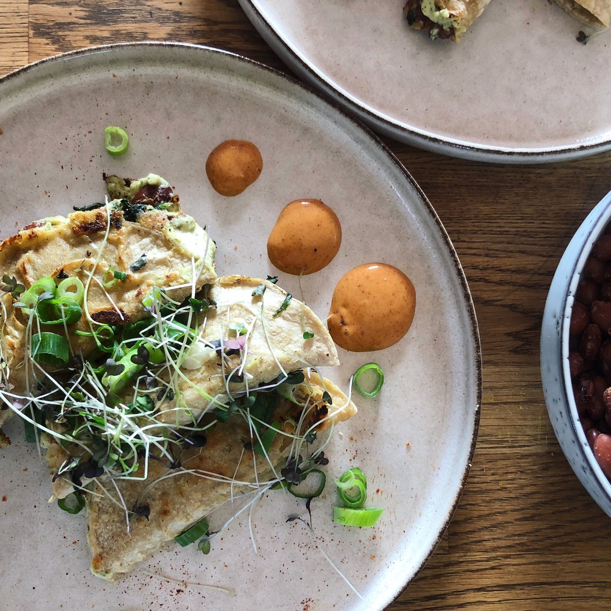 jumptothebeet's tweet photo. Sunday brunch our way.. #Quesadillas stuffed with home cooked pinto beans, spinach, cashew cheese and a smoky chipotle paste. Fried to perfection and served with our house chipotle mayo &amp; fresh micro greens these are a Sunday morning masterpiece 🤩 #brunch #SundayBrunch https://t.co/W9kUpwNM42