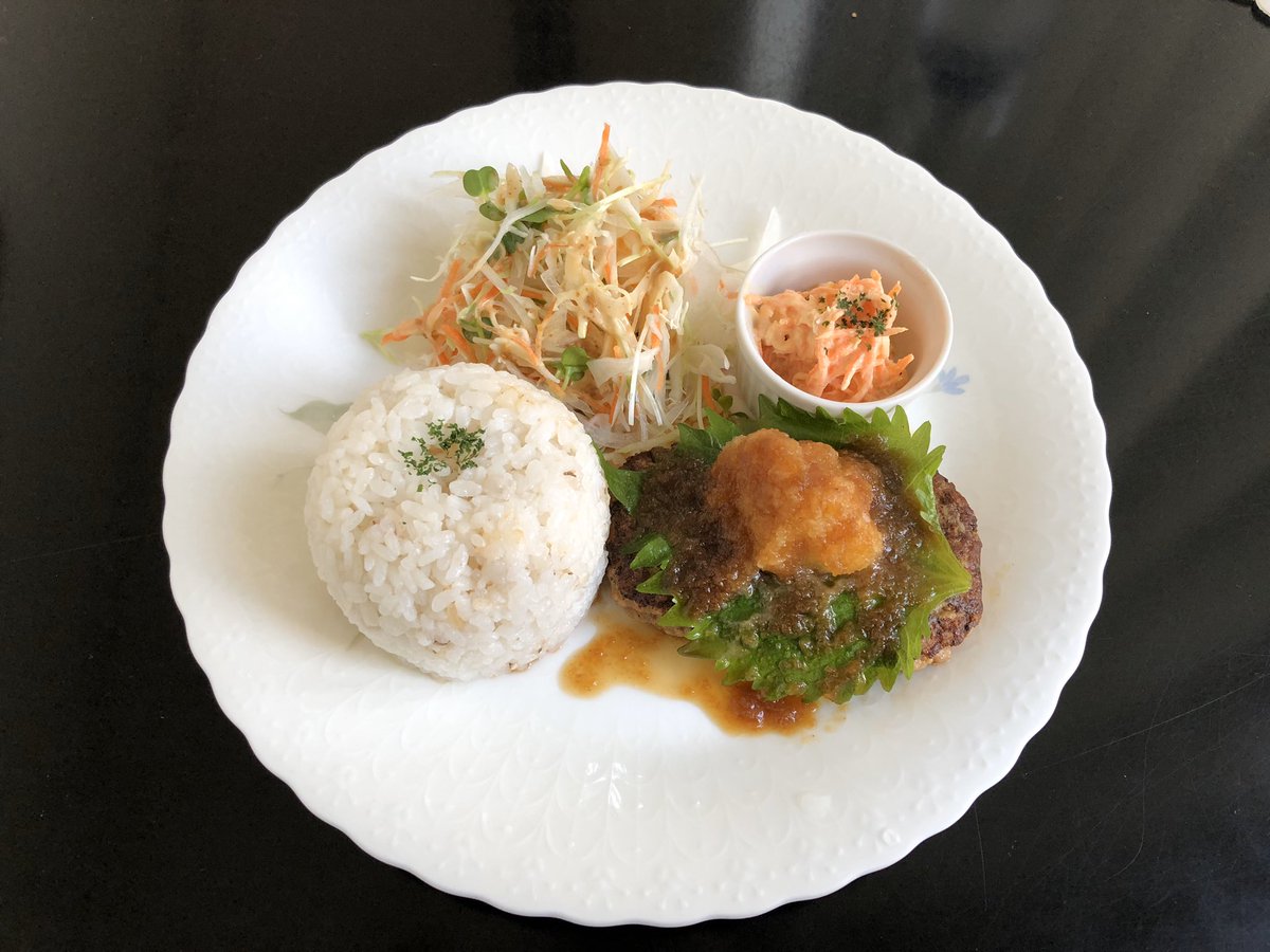 Tomo 映画の後は広島市現代美術館へ カフェでランチしてから展覧会鑑賞 インポッシブル アーキテクチャー もうひとつの建築史 面白かった 建築模型とか観るの大好き 特に安藤忠雄さんの中之島公会堂のアーバンエッグが興味深かったな 美術館って