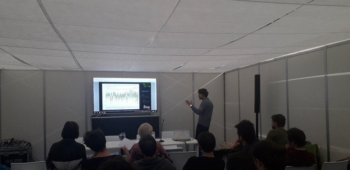 RutgerDankers's tweet image. ... and the pitches have started! #hackforthefuture