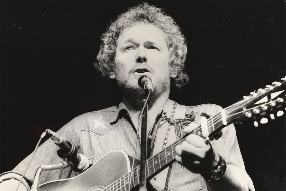 Happy Birthday to musician and singer, songwriter Gordon Lightfoot born on November 17, 1938 