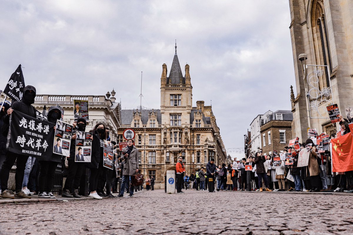 Over a hundred #HongKongers gathered outside #Cambridge University, demanding to revoke #CarrieLam’s #honoraryfellowship. At the same time, another group of some 100 #Chinese gathered to condemn the violent protests in #HongKong, and support “One China”. #StandwithHK