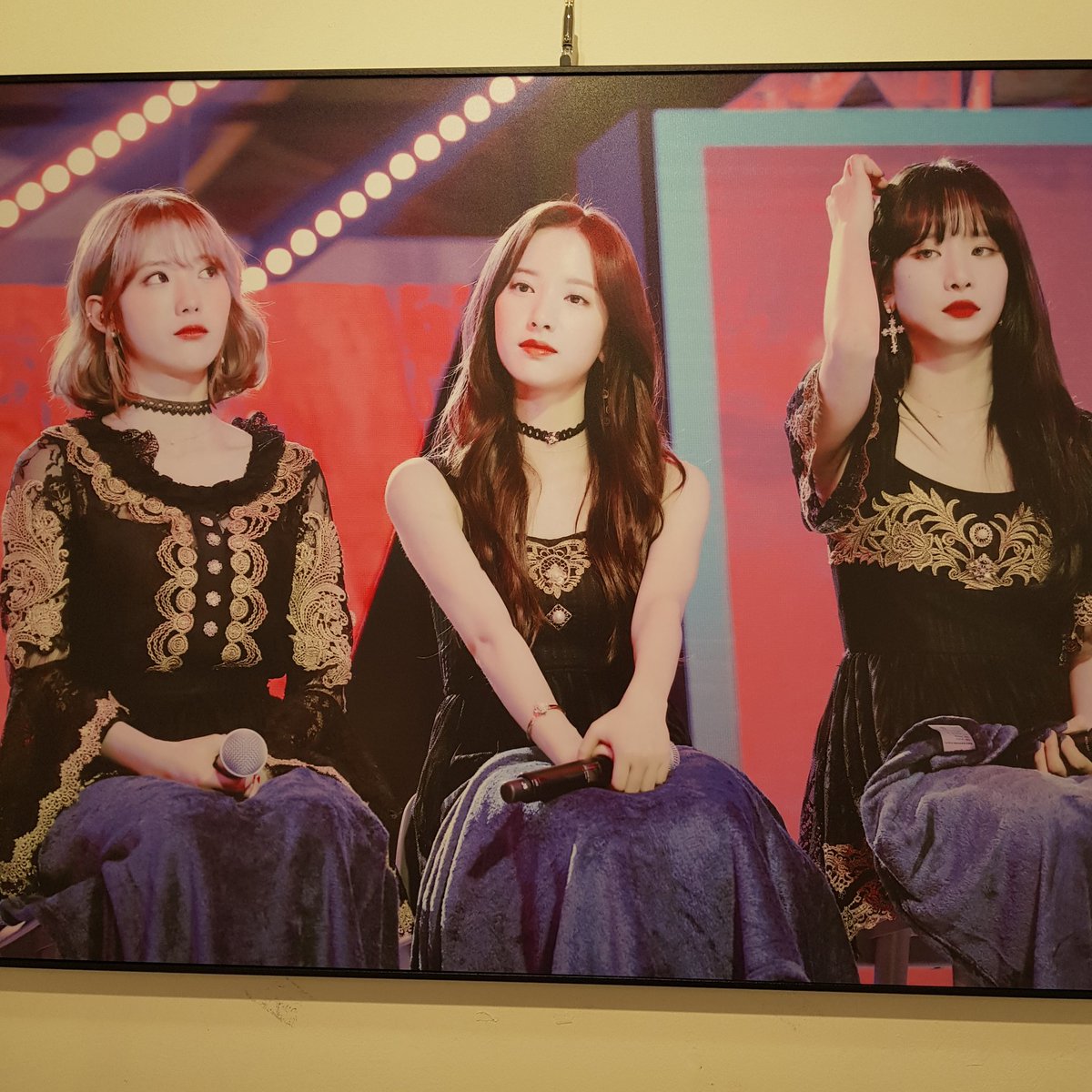 notdimple's tweet photo. 어제 보고 와서 오늘 올려버리기
#3FF2019 https://t.co/YEDIjUB3O8