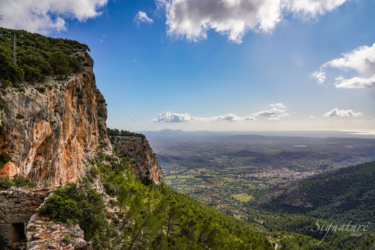 SignatureEstate's tweet photo. At the top - views from Castell d'Alaró stretching all the way to the Mediterranean Sea and Palma.#signaturegroupmallorca #manufacturerofexcellence  #hiking #trekking #climbing #exploring #wandering #wanderlust #mountains #igersmallorca #sierradetramuntana #nature #spain https://t.co/jkckTFgdoB