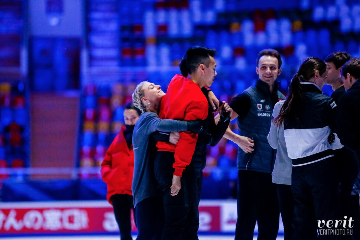 Team Canada hugs 😊

#PiperGilles #PaulPoirier #NamNguyen #RostelecomCup2019