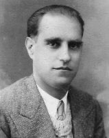 17/11/1939 Vicente González García-Carrizo
Maestro y empleado telefónico. Fundador Agrupación Socialista de San Lorenzo de El Escorial (Madrid). Alcalde

#siempresocialistas #DBSE_1879_1975

Leer más: bit.ly/2o880VF