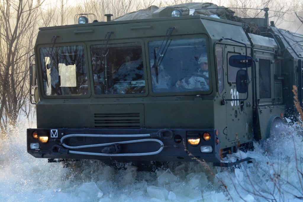 RUSexercises's tweet photo. RuMoD FB: March calculation launcher OTRK "Iskander" through the ice #Ministry of Defense #BBO #Missile Troops #PTRK ... https://t.co/TSVDSXcoKC https://t.co/hiccIhdo2Y