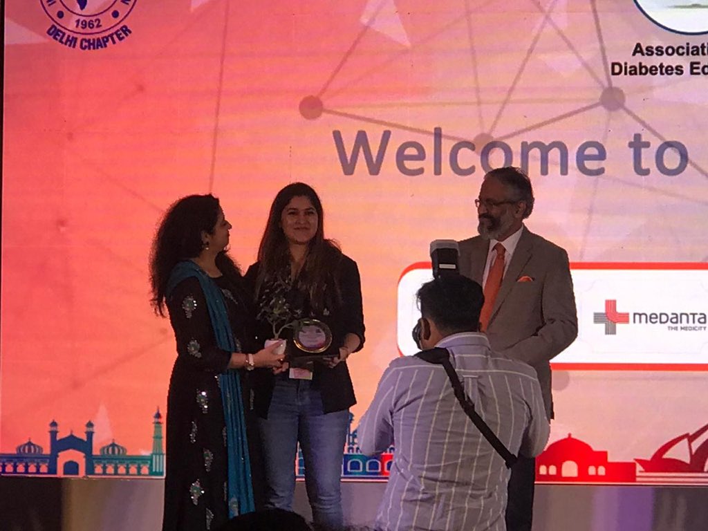 Jazzsethi95's tweet photo. So honoured to be a part of the 7th #ADEcon . @diabesties1 received this honour for the work we are doing . From dr @DrAmbrishMithal . 💙 @BakshiPragya #type1diabetes https://t.co/26x2GuwL0R