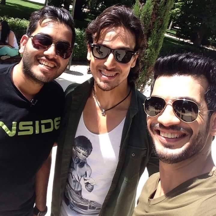 LycaRadio1458's tweet photo. We Lyca 💚💙 it...
RJ Moe with @iTIGERSHROFF and @ArjunBijlaniFC behind the scenes in Madrid, Spain 🇪🇸 for #IIFA2016.
Don’t forget to tune into the mid-morning show today with RJ Moe from 10-1pm only on @LycaRadio1458 @mohitg90 https://t.co/Sb8G1KqSyV