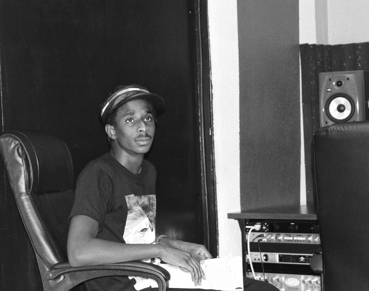 Nanonerette's tweet photo. Love is in the air tonight! New music on the way! Stay tuned! 💙 #RootsEvolution https://t.co/HI3SKE8V1C