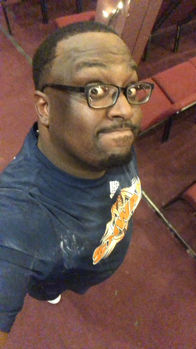 DG_5K's tweet photo. Still here working https://t.co/KBMzuMuMkP