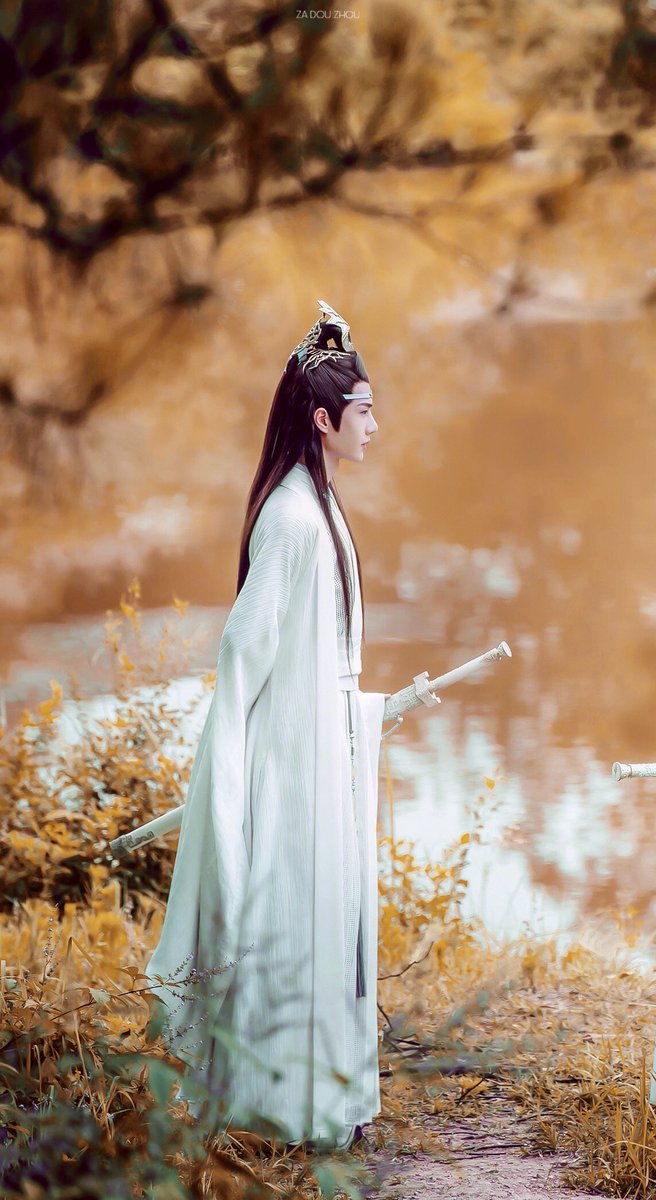 คนนี้เค้าปรับสีภาพหลานจ้านให้เป็นธีมฤดูใบไม้ร่วง สวยมากเลยอะ สูงส่ง ทรงศักดิ์ แต่เหงา ;__;

(credit: 喝杂豆粥吗)
Source: m.weibo.cn/status/4439657…