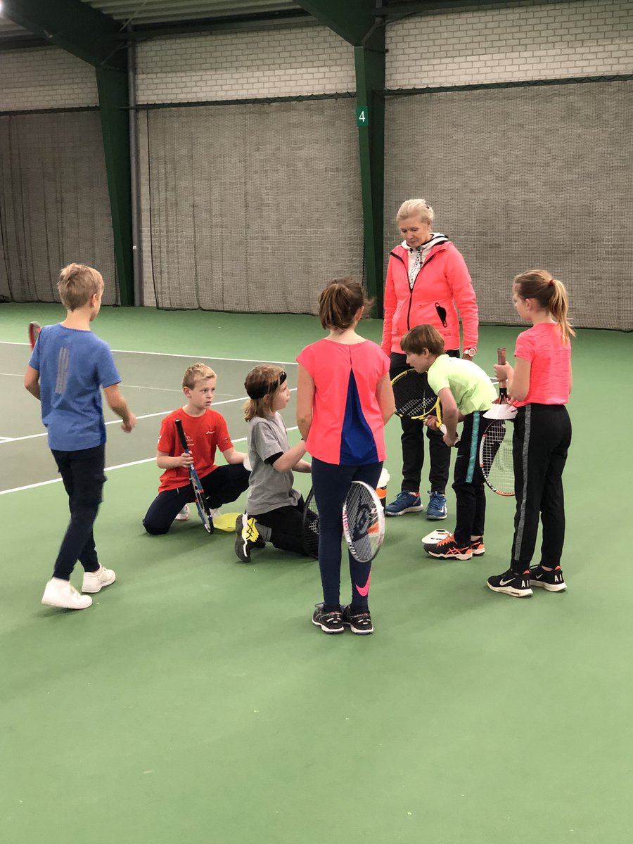 tennisvanhulst's tweet photo. Regionale wedstrijddag bij @tennisvanhulst voor #rood #oranje #groen Dank voor promoten trainer collega’s! Laat de kinderen veel spelen! #fun #knltb #latenervaren #MTVMierlo #DeKorrel #TVHeeze #TennisschoolGIJS #TVFrisselstein #WLTV #TennisschoolRegioZuid https://t.co/mzydr3BggX