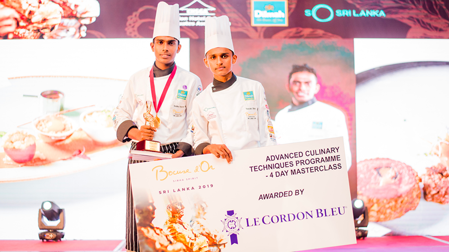 Bocusedor's tweet photo. [Sri Lanka National Selection] The candidates for Bocuse d'Or Sri Lanka are J.A. Hasitha Chaturanga (Chef) and K.W. Tharusha Dilshan (Commis). Great job, see you at the Bocuse d'Or Asia Pacific!
#BocusedOr #BocusedOrAsiaPacific #BocusedOrSriLanka #ChefsCompetition #ChefElite https://t.co/DuYKuqYG0Q