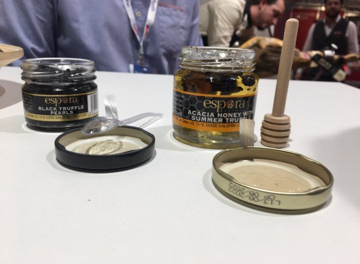 Sobrelias_'s tweet photo. Asistimos a Igeho 2019 en Basilea la mayor feria en Suiza con la presencia de vinos y productos de calidad españoles #Igeho #Igeho2019 https://t.co/2qd1Bdbyri https://t.co/bZZU7MCbfQ