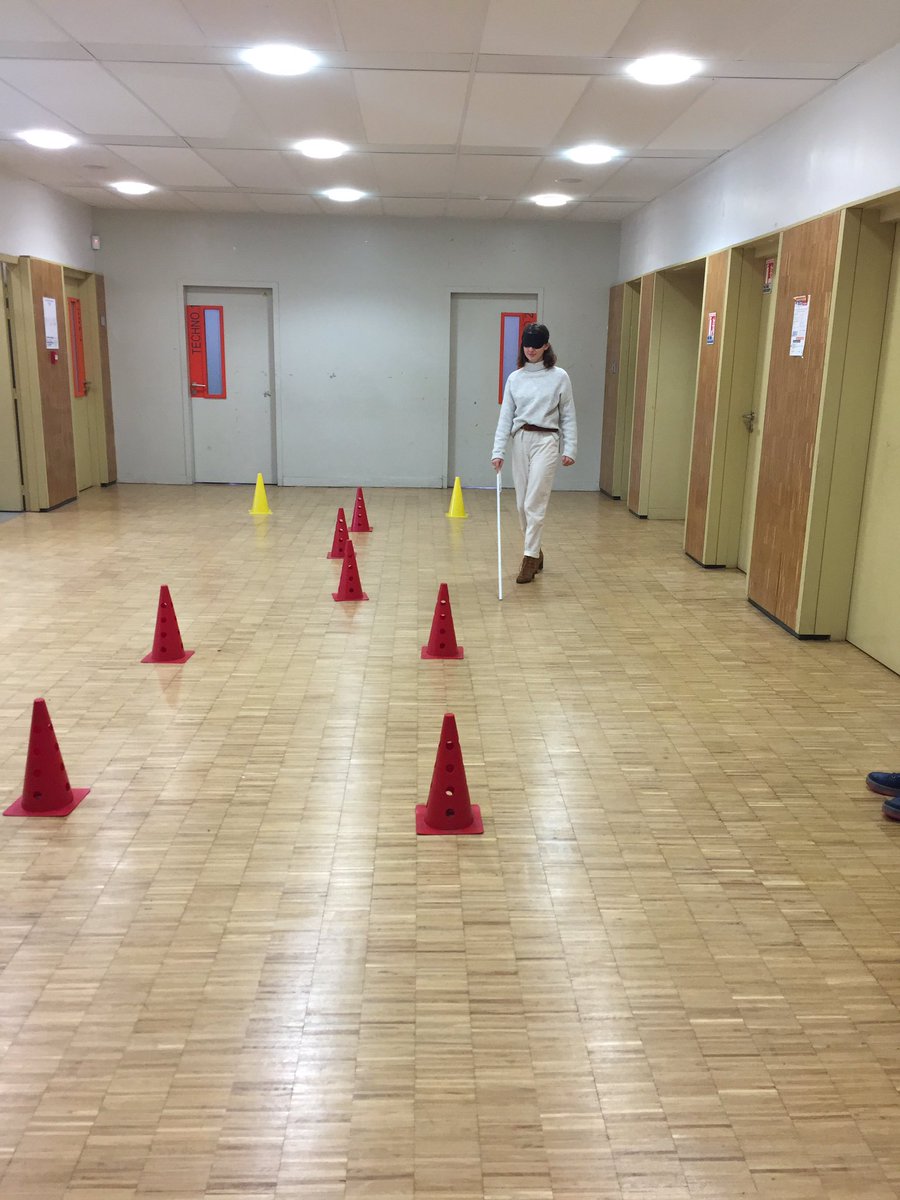 VEmmanna's tweet photo. 🤩2ème jour aux #RNFEDEEH ! 

Premier Atelier : #Sensibiliser aux #handicaps, avec la Hand in Box

✅ Outil très intéressant de la @lafedeeh pour permettre la sensibilisation aux situations de handicap et la déconstruction des clichés ! https://t.co/ZSHKaPam5l