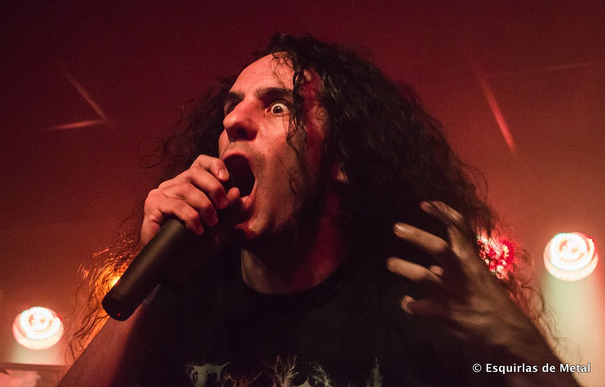 EsquirlasDMetal's tweet image. #DaveRotten de @avulsed1991, en trance (Sevilla, Sala X, diciembre 2017). Vamos a ir rescatando fotografías de #RockMetalSaraos que hemos cubierto en estos 5 años de vida de EdeM 📌 Las podéis ver todas en nuestro #EncofradoEdeM en Flickr 🔎 busca por Esquirlas de Metal. 
#EdeM