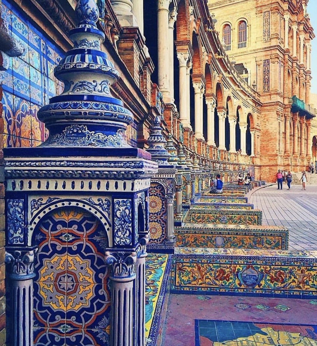 تفاصيل بلازا دي اسبانيا الساحرة - سيفيل اسبانيا 🇪🇸 😍#أسبانيا  #halatrip #fortravellersbytravellers #السعودية #السفر #travelling #travelphotography #igtravel #darlingescapes #traveldiary #wanderlust #وناسة #lifeofadventure #openmyworld #المسافرون_العرب #worldcaptures