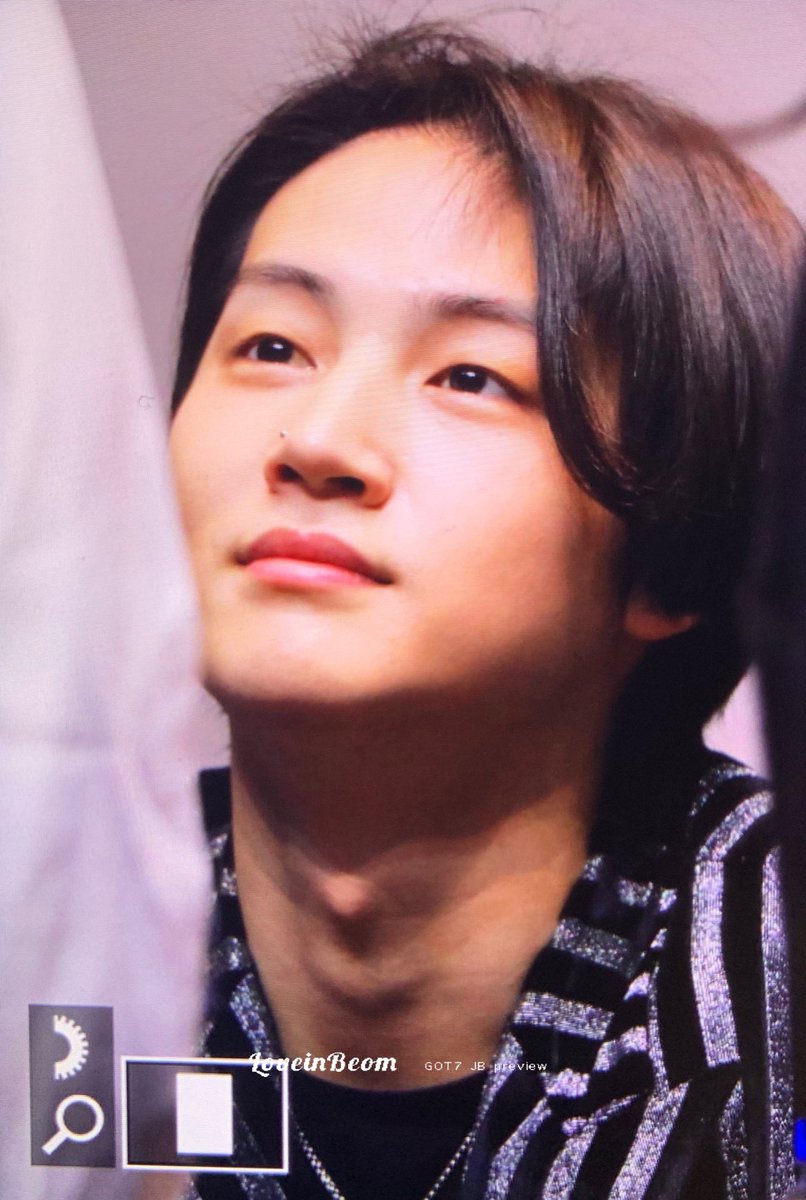 LoveinBeom0106's tweet photo. 191117 명동팬싸

#GOT7 #갓세븐 #JB #재범 #제이비 
#GOT7_KEEPSPINNING 
#GOT7WORLDTOUR
#GOT7_CallMyName
#GOT7_니가부르는나의이름
#GOT7_YouCallingMyName https://t.co/mmSpyLxpV6