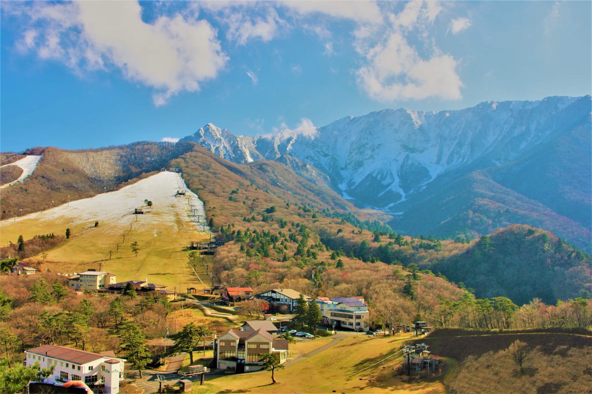 トマシバ En Twitter 白と赤 雪と紅葉 冬と秋がいったりきたり Goenzan Noroshidai 18 Min From Tomashiba 鳥取 大山 グランピング トマシバ 1日1組限定の宿 天然の芝畑 豪円山 豪円山のろし台 冬 秋 秋と冬 豪円山のろし台