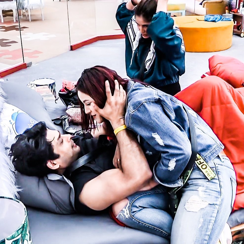 Selvi_aj's tweet image. Requesting all #SidNaaz fans to make all their photos viral, #WeSupportSidShukla #WeLoveShehnaaz #OnlySidNaaz