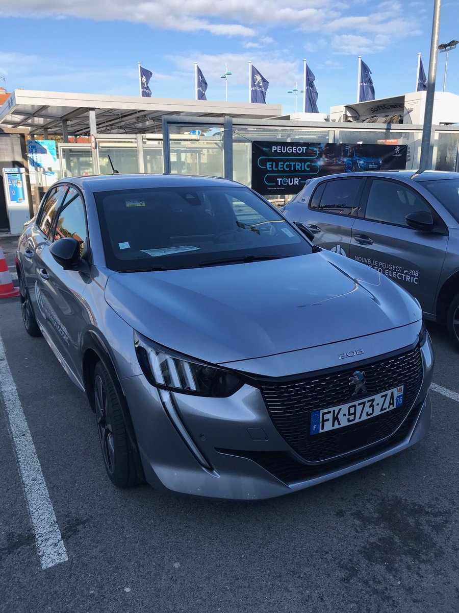 Stephk262's tweet image. Une @Peugeot #e208 au top!
Agréablement surpris de la conduite électrique! #208FirstDrive