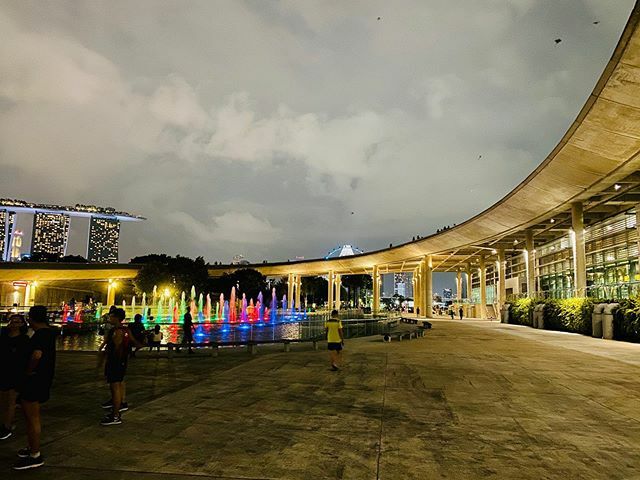 animishgautam's tweet photo. Place to be for Kite and Drone lovers! #netransh .
.
.
#shotoniphone #shotoniphone11promax #marinabarrage #marinabaysands #sg #sgphotography #sgphotographer #topsgshots #visualsingapore #wonderlustsingapore #landscapephotography #visitsingapore #sgarchitecture https://t.co/nxbC5CJiRd