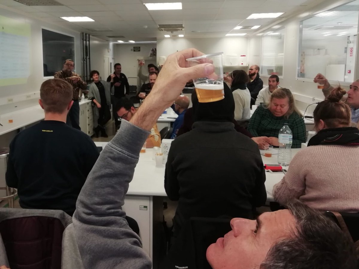 Hoy domingo toca taller sensorial para los alumnos de <a href="/aulacerveza/">especialistacerveza</a> de la <a href="/UA_Universidad/">Universidad de Alicante UA</a> a cargo de Albert Barrachina.

Ahora mismo estamos cantando cervezas a ciegas.