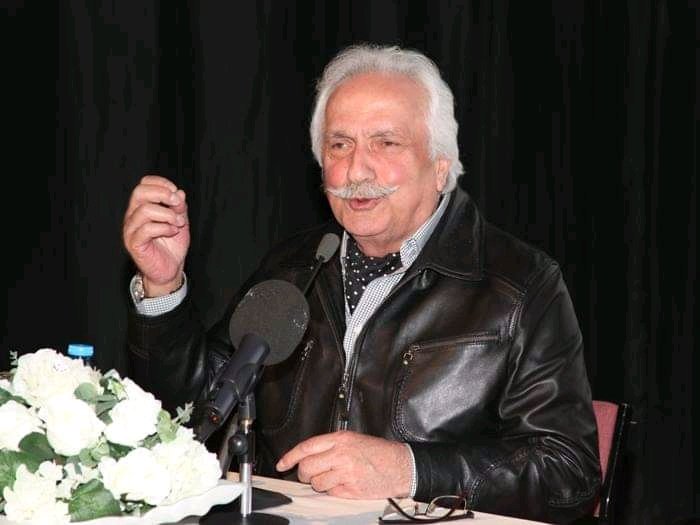 "Çalışan kadına devlet desteği" vermek ne kadar ters bir iş. Asıl destek verilmesi gereken çocuklarını bizzat yetiştiren ev kadınlarıdır. Neslin faha fazla zıvanadan çıkmaması için aile güçlendirilmelidir. Cumhurbaşkanı ne diyorsa bakanlar tersini yapıyor. Ben bunu çözemedim!