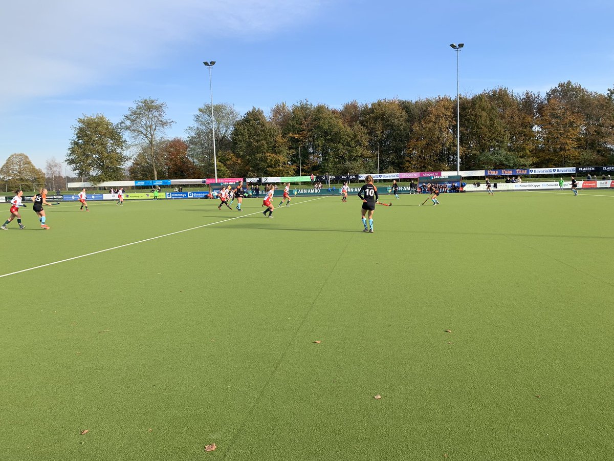hcmop's tweet photo. We zijn begonnen! Kom ook kijken. #supersunday #dames1 https://t.co/VvnMnZDxsG