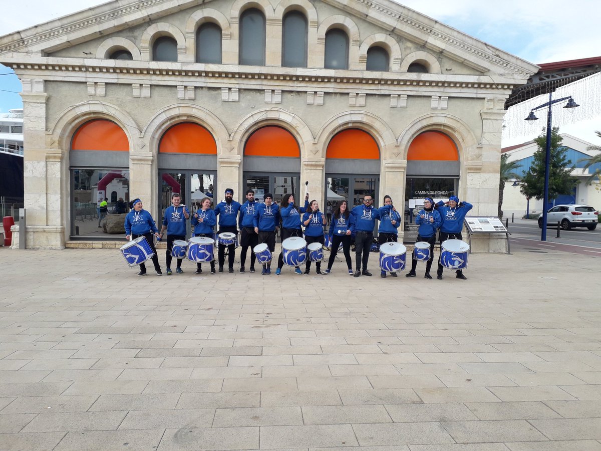 L'actuació dels incondicionals a la cita <a href="/Tympanvm/">TYMPANVM</a> posen el punt i final a la 5a #CursaSolidàriaURV <a href="/universitatURV/">Universitat Rovira i Virgili</a> <a href="/esportsURV/">Esports URV</a> @tarraco_salut 
Moltíssimes gràcies a tots i totes i fins l'any vinent!!
😍🏃‍♂️🏃‍♀️🥇🥈🥉🏆