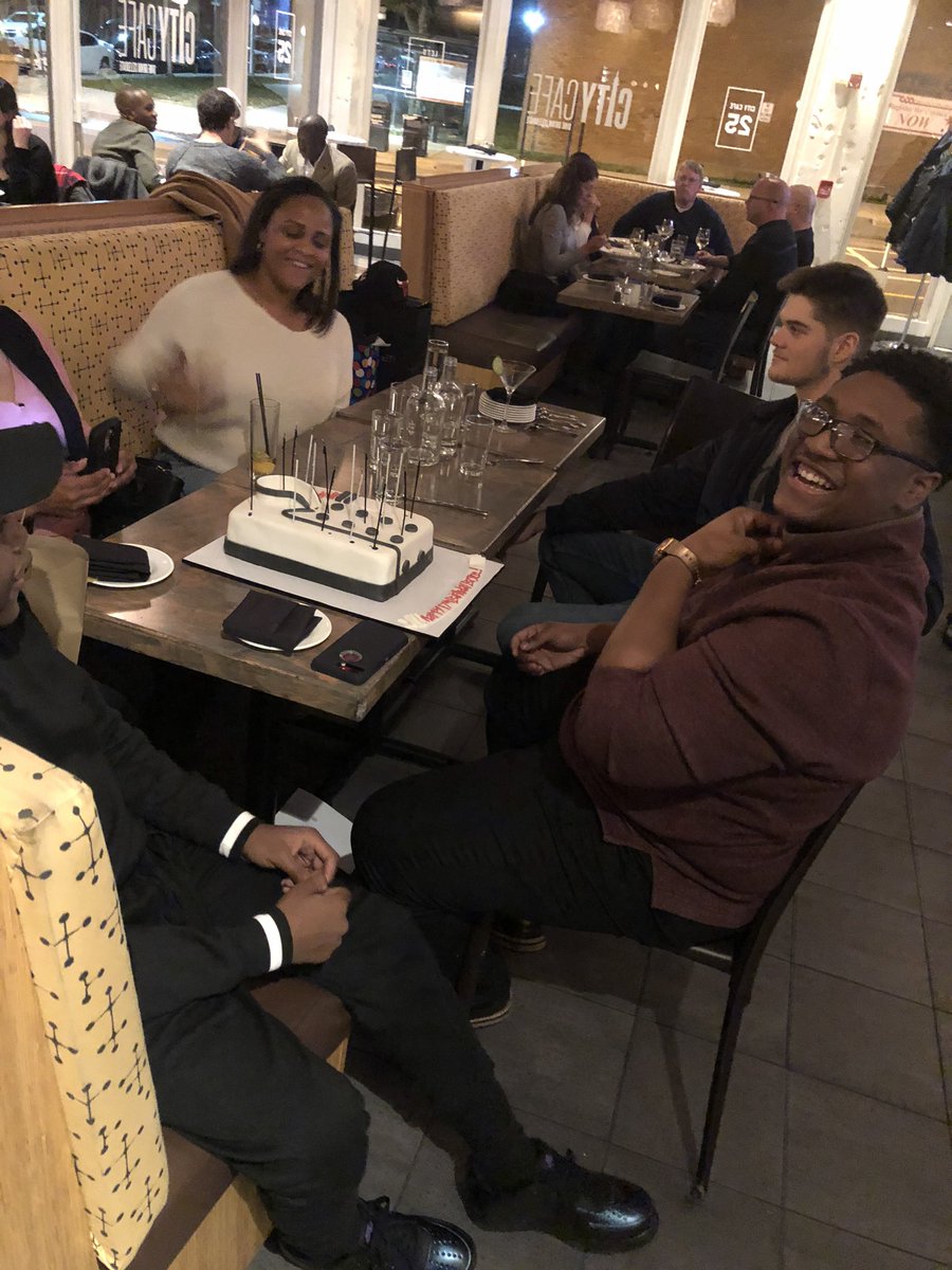 Happy 17th Birthday! #birthday #family #friends #food

Shoutout to <a href="/SugaChef/">Chef Padua Player</a> for my birthday cake! 🎂