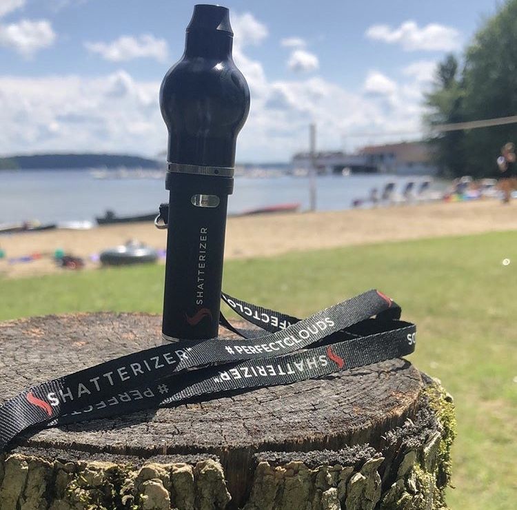 canndoraclub's tweet photo. We love this quiz our friends at Her(b) Life put together about the #Shatterizer. What type of #perfectcloud are you?💨💨💨
https://t.co/pSt1p6L2Wk
@the_herblife @askcannaqueen @ShatterizerVape
 #CanndoraClub https://t.co/ppQeAUSCU0