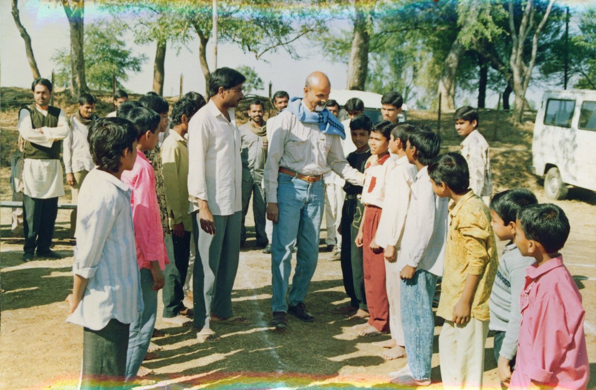 manavlok1982's tweet photo. Babuji started ‘Balak Mandir’ on February 26, 1989 in Kuranwadi. This platform opened doors to children around, especially for girls.Later the Government adapted this idea and gave it the name “Aanganwadi.” 
#RememberingBabuji #BalMandir #Anganwadi #GirlEducation #MANAVLOK #Beed https://t.co/h8G9g1pr78