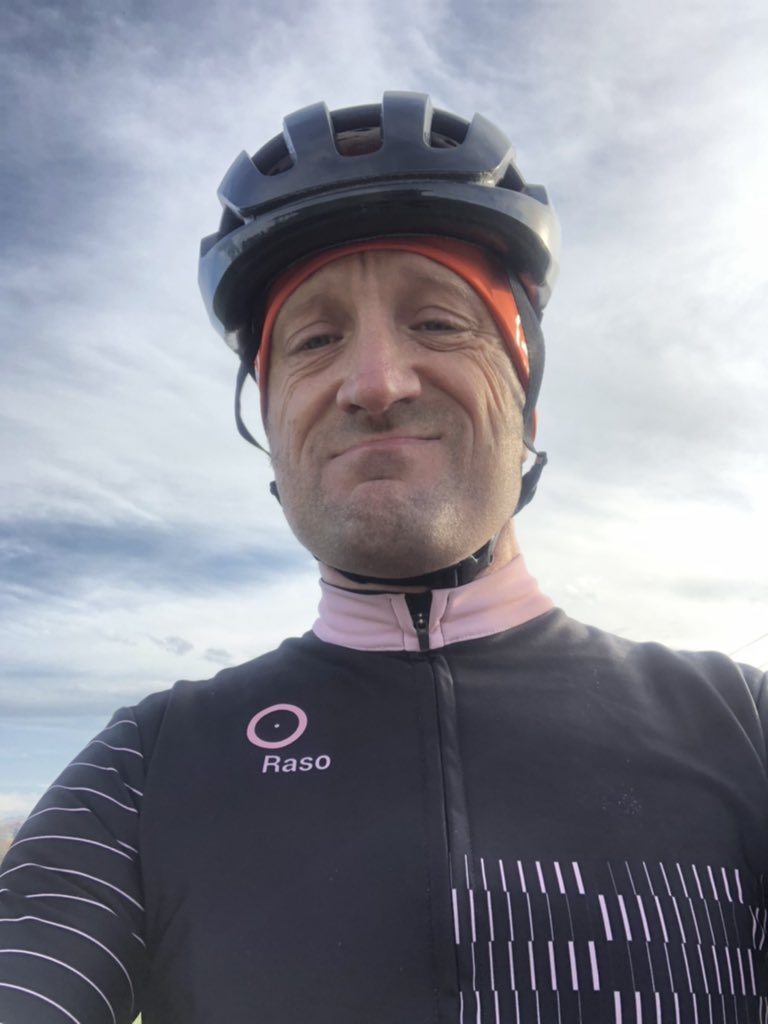 grochalm's tweet photo. Nein jednak podstawa kolarstwa to noga #rasowear @TMarczynski Karolek Dyrektor @KarolDomagalski a ty co sądzisz ? https://t.co/RvpmYODzlJ