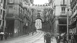 DCabralB's tweet photo. ¿ Es Vox fascista?. Este es un tuit hace referencia a una pancarta republicana que se colgó en madrid antes de que esta fuese conquistada por los fascistas. La foto habla por si sola. https://t.co/z9maCGKZ5l