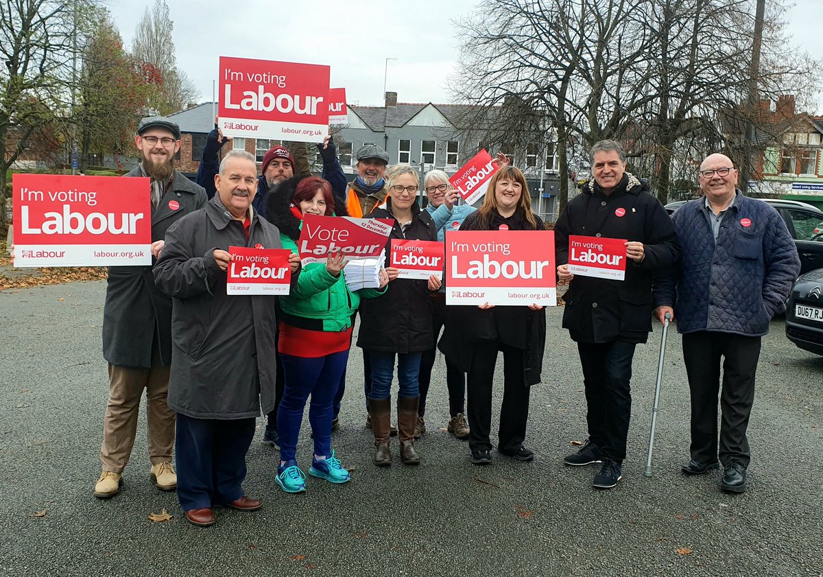MetroMayorSteve's tweet photo. Out and about this morning for @GrassrootsMick1's #SuperSunday! Mick's track record and experience in the trade union movement will make him a brilliant representative for Birkenhead! #KeepWirralRed https://t.co/VixNc4yvOb