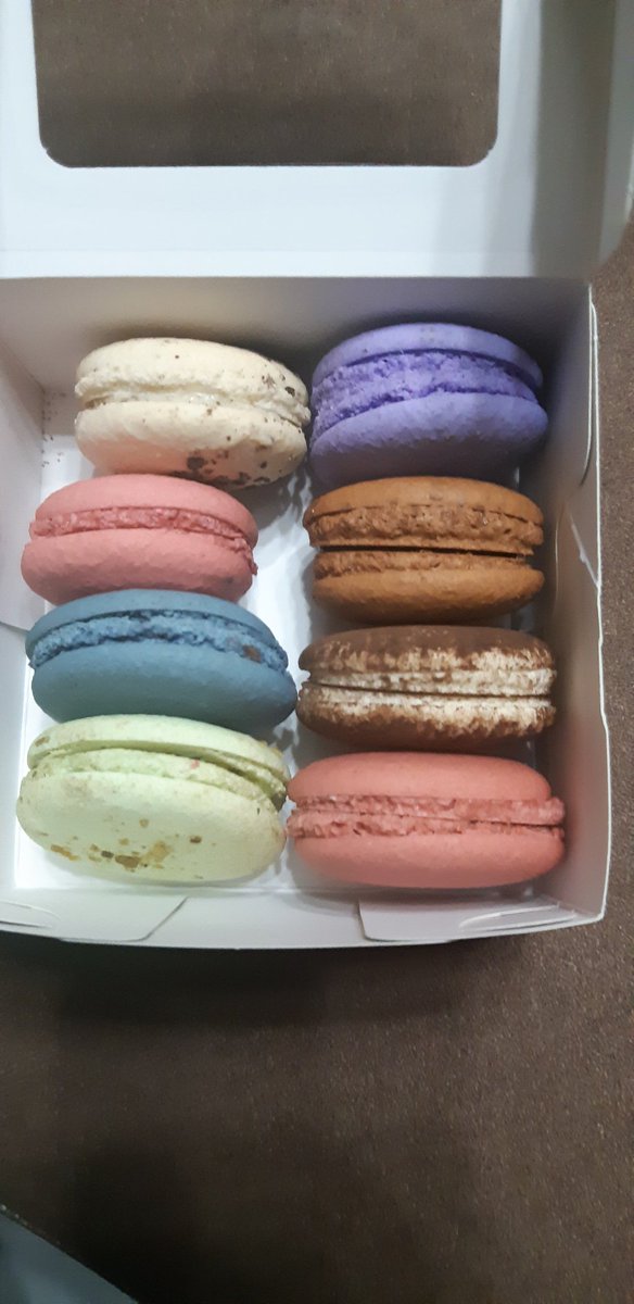 Nettens_gem's tweet photo. So sweet yet so expensive. ❤💔 #frenchmacaroons #macaroons https://t.co/uYZhPphqmW