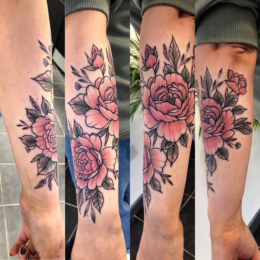 Stippling flower tattoo  Forearm tattoos Pretty tattoos Cool tattoos