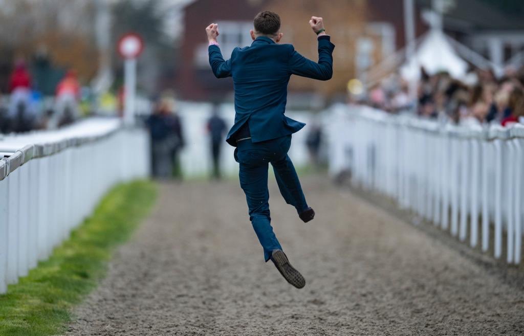 Racing Post (@racingpost) on Twitter photo This is what it means to win 🙌
<a href="/Archiebells13/">Archie Bellamy</a> celebrates his brother <a href="/tommy_bells/">Tom Bellamy</a> winning on board Harambe at Cheltenham today 💪 This is what it means to win 🙌
<a href="/Archiebells13/">Archie Bellamy</a> celebrates his brother <a href="/tommy_bells/">Tom Bellamy</a> winning on board Harambe at Cheltenham today 💪