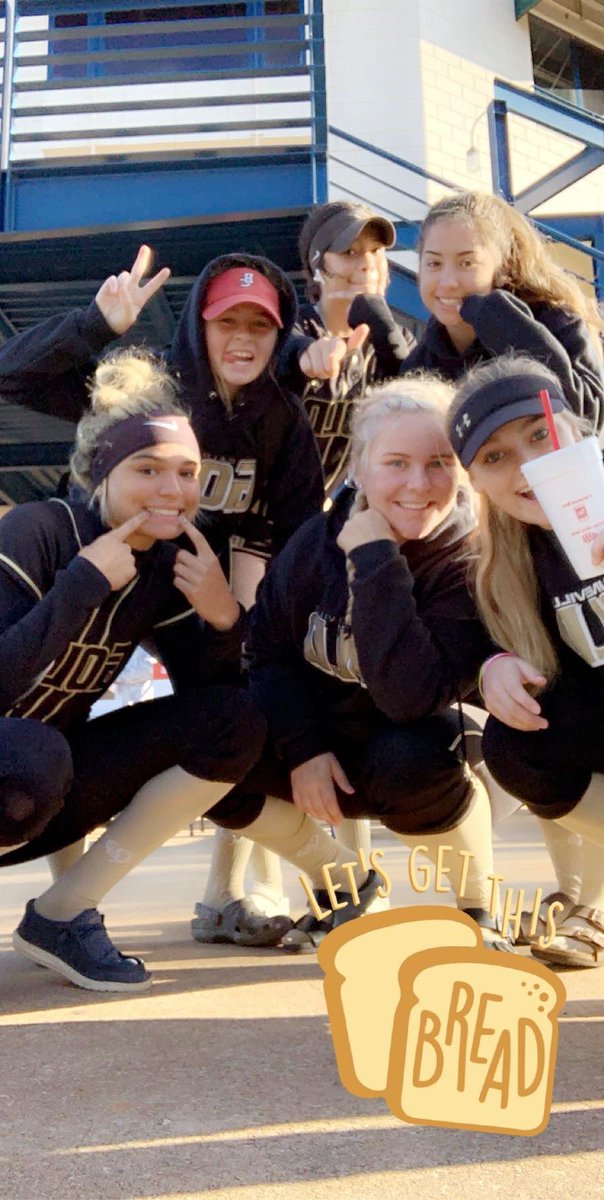 leahclark_12's tweet photo. had to wrap up the fall szn w some bombs 💣 https://t.co/0ZnjYcF65b