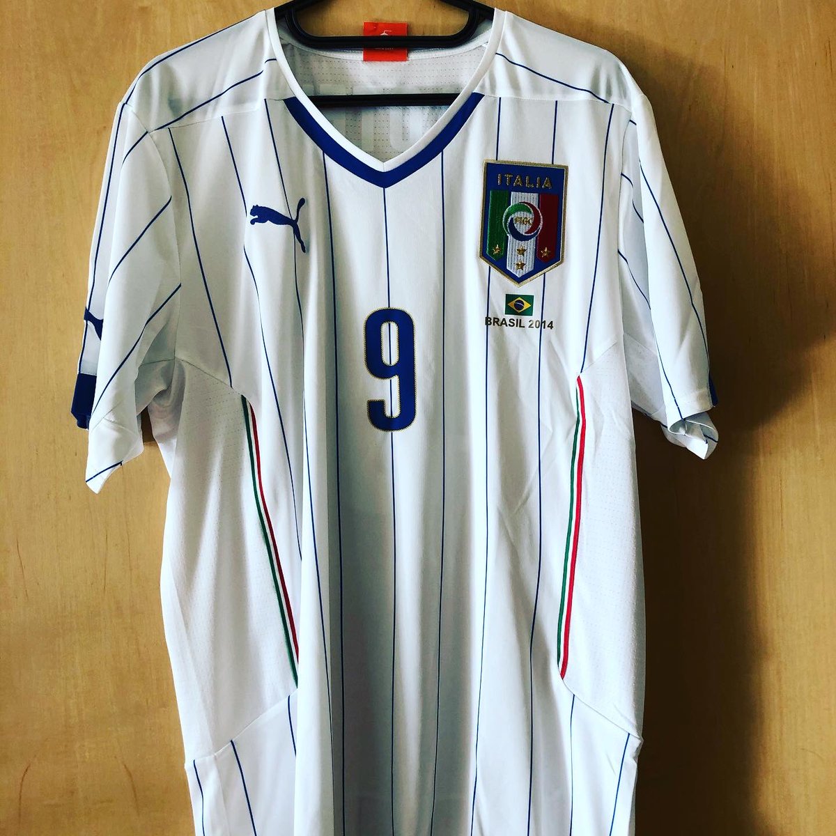 . @Vivo_Azzurro Away Kit, 2014PumaPersonalised:  @FinallyMario, 9This one was actually never worn at the 2014 World, due to the group-stage elimination inflicted by Costa Rica and Uruguay. I’m sure  #Balotelli would have looked ace in this shirt.