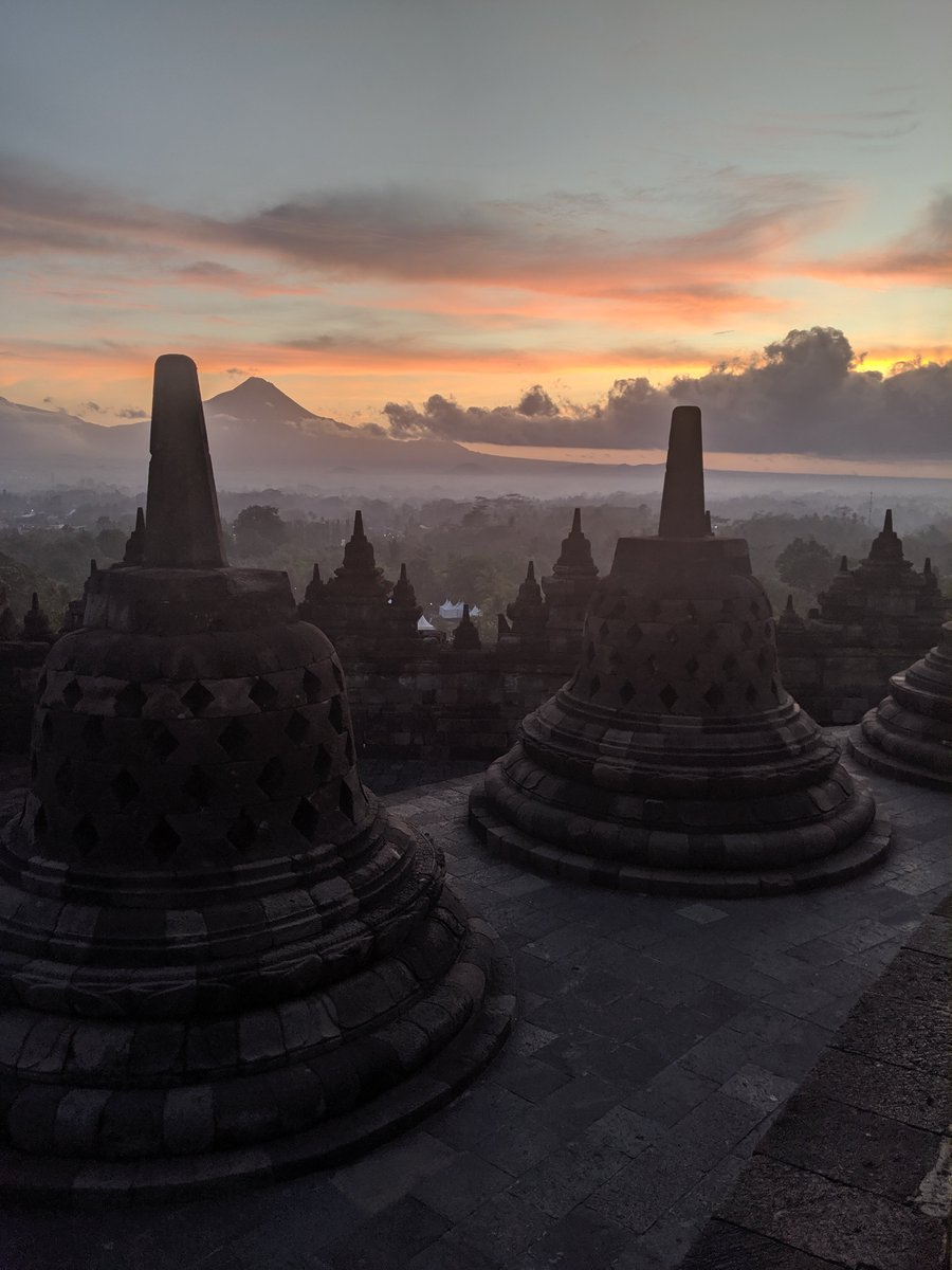 FreyaRoseG's tweet photo. Absolutely incredible to experience #Borobudur at sunrise. The stunning 9th-century Mahayana Buddhist temple is the biggest Buddhist temple in the world. @kbrilondon @indtravel #wonderfulindonesia https://t.co/3uuMYHPJos